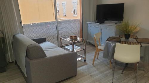Beausoleil Apartment | petit coin ensoleillé