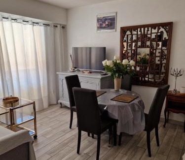 Beausoleil Apartment | petit coin ensoleillé