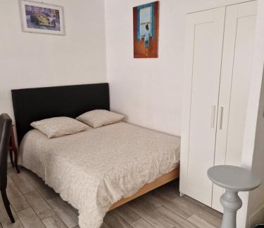 Beausoleil Apartment | petit coin ensoleillé