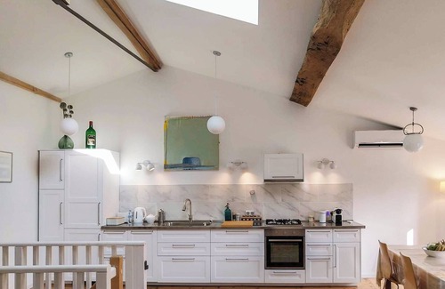 Blasimon Cottage | Petit Est Eco Cottage in large private garden near Saint-Émilion