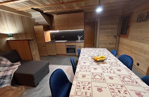 Saint-Francois-Longchamp Ski Chalet | Petit Chalet Complétement Rénové Donnant sur la Vallée de Maurienne, ski au Pied