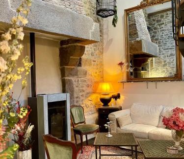 Combourg House | Petit gîte d’arrière-cour au pied du Château