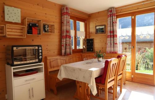 Salvan Apartment | Petit nid douillet au coeur de SalvanLes Marécottes