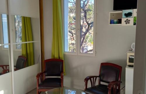La Panouse Apartment | Petit studio parmi les pins et les cypres
