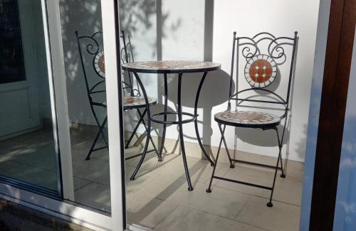 La Panouse Apartment | Petit studio parmi les pins et les cypres
