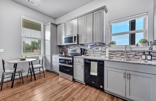 Bentonville - Fayetteville Cabin | Petite Natural State Retreat 1 Bedroom & 1 Bathroom Luxury Guest House