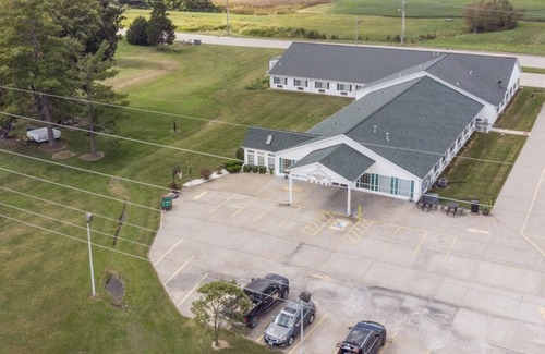 Red Bud Bed & Breakfast | Petite Queen + Full Basic Room with Free Breakfast