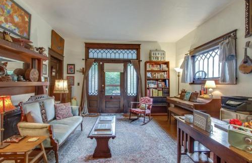 Lockeland Springs House | Petite Vintage Charmer Trendy East Nashville