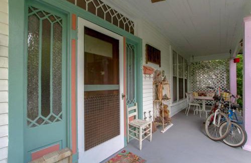 Lockeland Springs House | Petite Vintage Charmer Trendy East Nashville