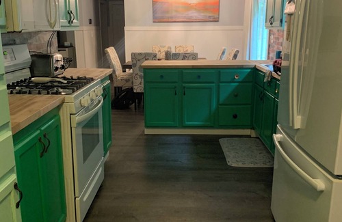 Petoskey House | PETOSKEY - SPACIOUS GETAWAY, HOT TUB, POOL TABLE, FALL COLORS, BEACHES, SKIING
