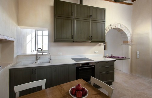 Naxos Apartment | Petrino - Fully renovated Venetian Kastro apartment with sea views