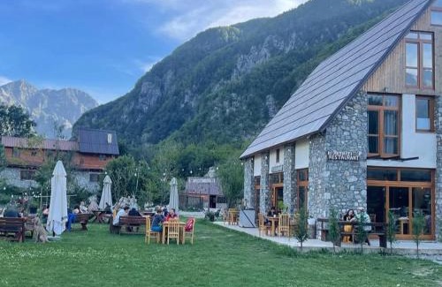 Theth House | Petriti theth