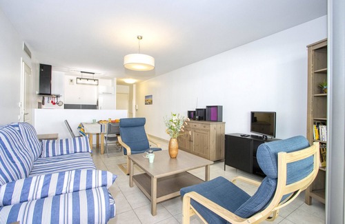 La Ciotat Apartment | Pètro, 100 m from the beach, terrace, AC, parking
