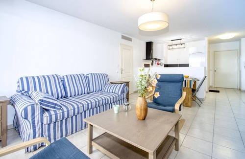 La Ciotat Apartment | Pètro, 100 m from the beach, terrace, AC, parking