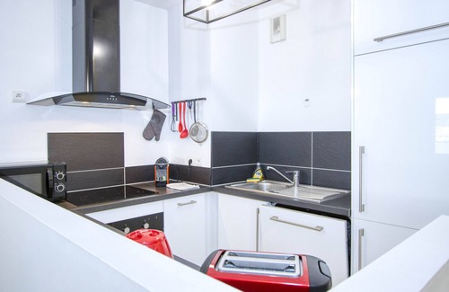 La Ciotat Apartment | Pètro, 100 m from the beach, terrace, AC, parking