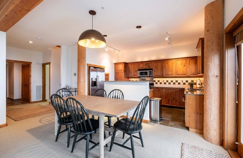Whistler Creekside Condo | Pets | BBQ | Sundeck | Private garage | Ski-in/out