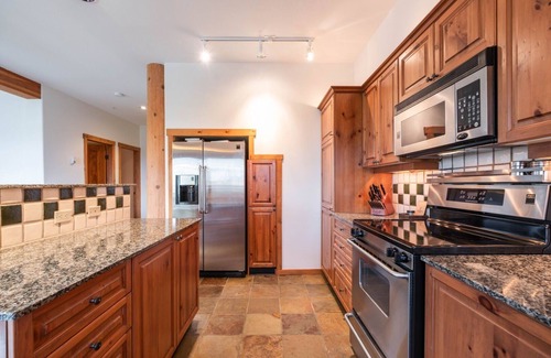 Whistler Creekside Condo | Pets | BBQ | Sundeck | Private garage | Ski-in/out