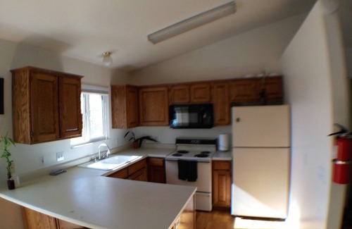 Canyon Rim House | Pets? TNJW Home In SLC! 3 Bdrm 2 Bath, Long-Term! Best Area!