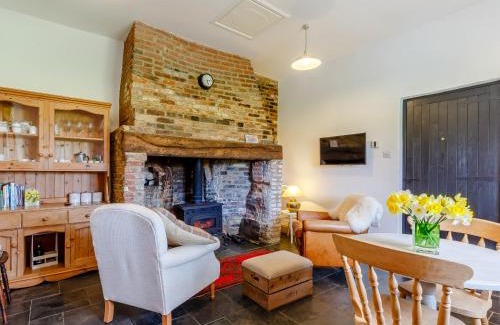 Wymondham House | Pettingalls Farm Cottage