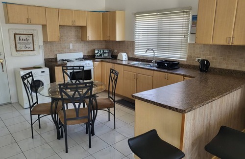 Caribbean Estates House | Petulia's Place- A cozy 2 bedroom nretreat in a gated community in Portmore.