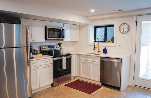 Petworth Apartment | Petworth Retreat - Modern 2 Bedroom/2 Bathroom Private Apartment