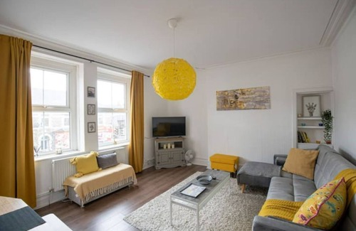Grangetown Apartment | Phénix Central - Huge 3 Bed, Super Equipped Apt.