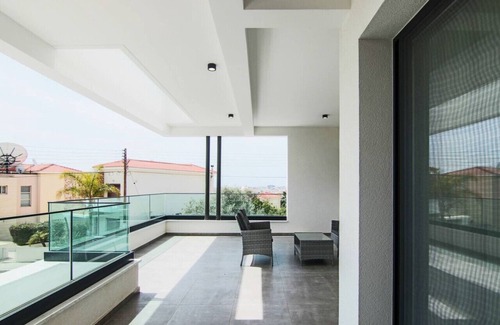 Agios Athanasios Apartment | Phaedrus Living: City View Anna Residence 101
