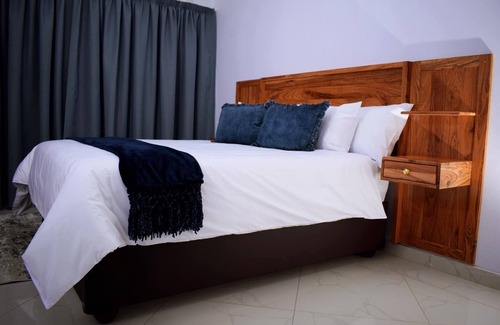 Jwaneng House | Phakela Cottages
