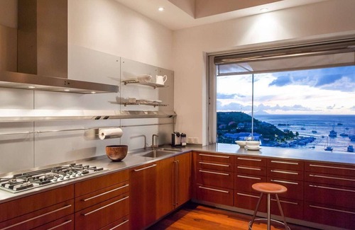 Corossol Villa | Phare- Amazing harbor views & spectacular sunsets, close to restaurants & shops