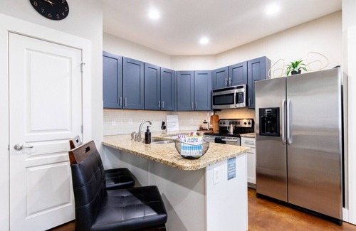 West End Apartment | Phillips Place Condo 09