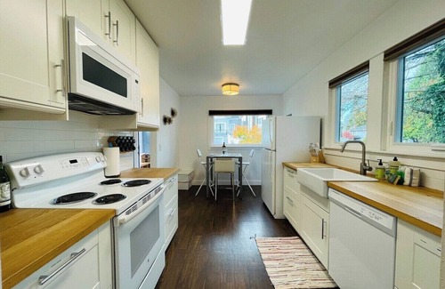 Seattle Apartment | Phinneywood Cottage - Greenlake - Zoo