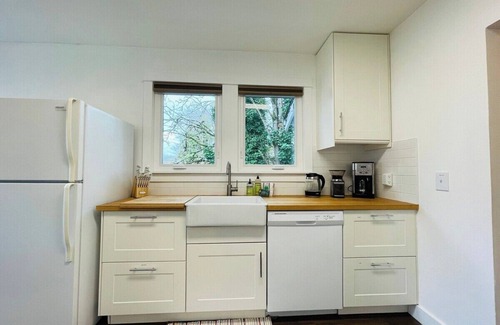Seattle Apartment | Phinneywood Cottage - Greenlake - Zoo