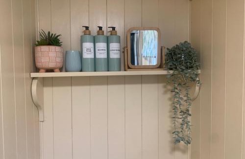 Liskeard Apartment | Phoenix Farm Shepherds Hut