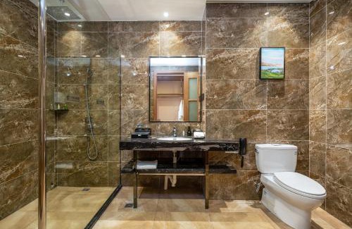 Dongguan Hotel | Phoenix Hill Hotel Dongguan - Golf Course Shop