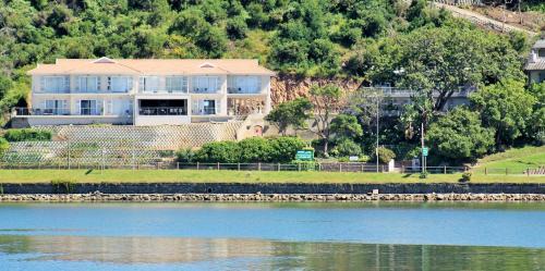 Paradise House | Phoenix Lodge and Waterside Accommodation