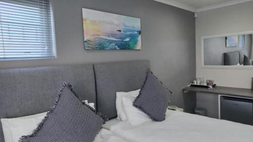 Paradise House | Phoenix Lodge and Waterside Accommodation