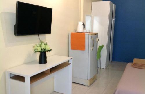 Talat Yai Apartment | Phuket Town Budget House - Aircon Room #1