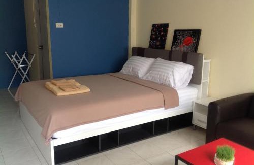 Talat Yai Apartment | Phuket Town Budget House - Aircon Room #1