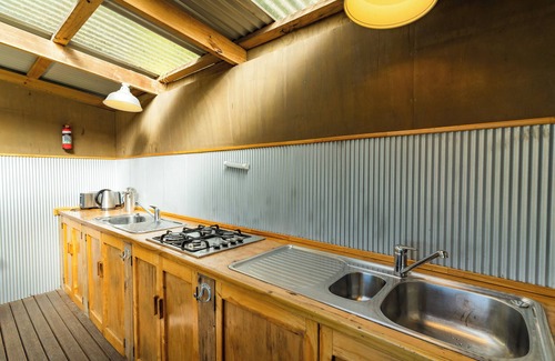 Collingwood Cabin | Pi Honi Cabin - Ao Marama Retreat - Stunning Bush setting and Ocean Views
