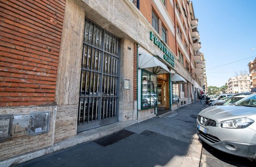 Flaminio Apartment | Piazza Carracci in Roma