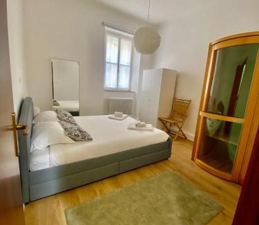 Udine Apartment | [PIAZZA GARIBALDI] ELEGANTI SUITE CON SAUNA