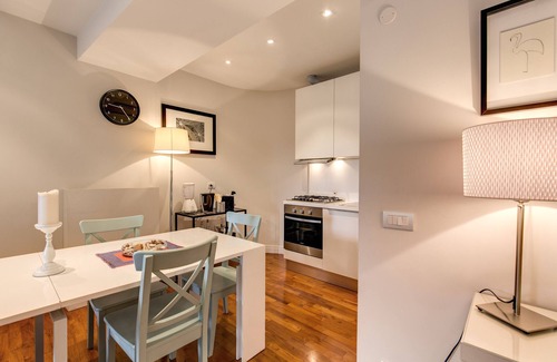 Rome City Centre House | Piazza Venezia Apartment 2Bd 2Bt AC WiFi