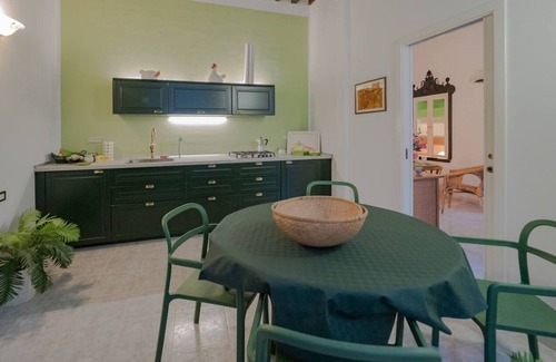 Borgo Antico Apartment | Picabon Apartment with AC Balcony