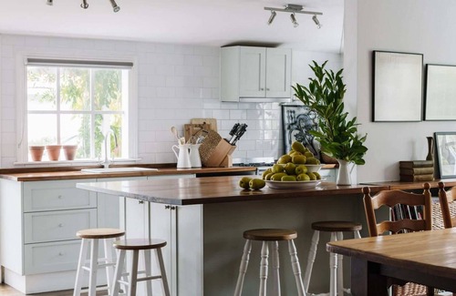 Daylesford House | Piccadilly House Daylesford ~ Walk to main street!