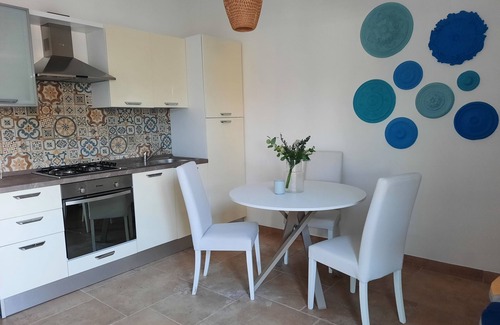 Torre Castiglione Apartment | Piccolo appartamento in villa a 5 min dal mare