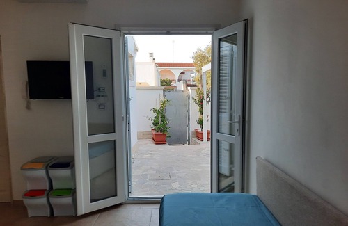 Torre Castiglione Apartment | Piccolo appartamento in villa a 5 min dal mare