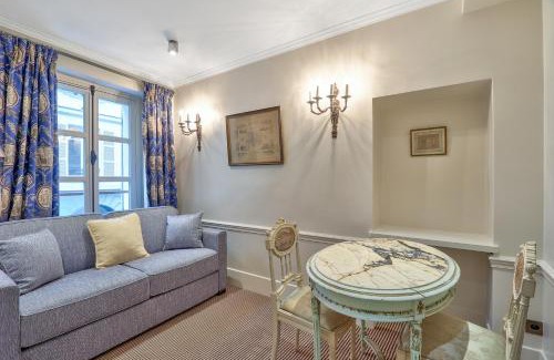 Saint-Thomas-d'Aquin Apartment | Pick A Flat's Apartments in Saint Germain - Paul-Louis Courier