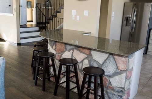 Houston House | PICK ME! 3 story home! Corporate/Family/friends living for short & long stays