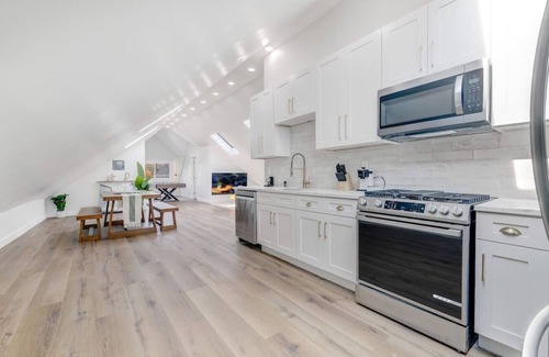 Tremont Apartment | Pickleball Hot Tub Fun Relax