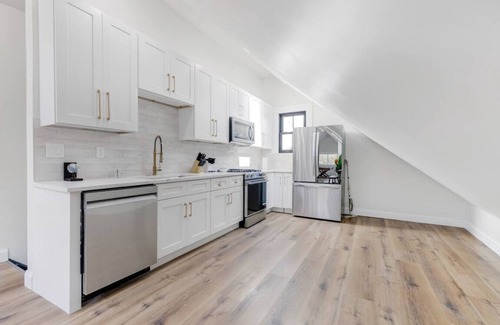 Tremont Apartment | Pickleball Hot Tub Fun Relax